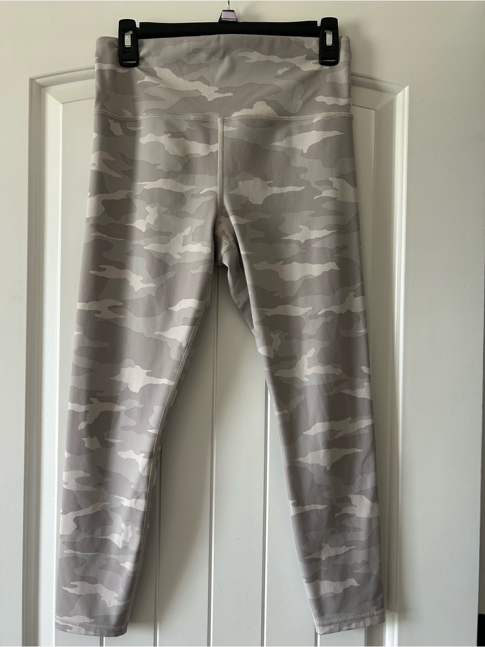 Athleta Neutral Camo - Elation - Size M - 7/8 length